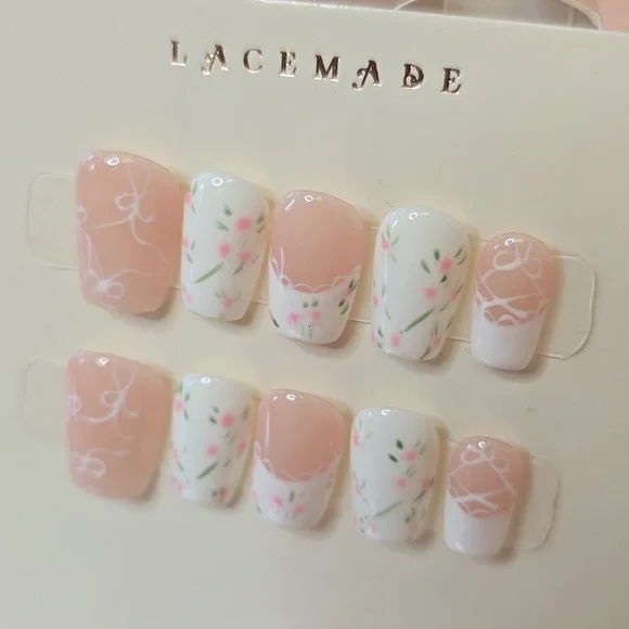 NIB Lacemade Rare Press On Nails XS French Tip/White Floral - Picture 2 of 7